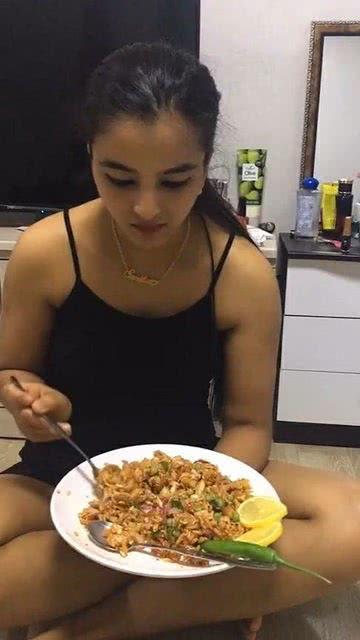 网红媳妇吃瓜图片高清,高清美图曝光引网友热议