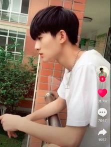 吃瓜抖音网红男的是谁,揭秘抖音网红“吃瓜男”的真实身份