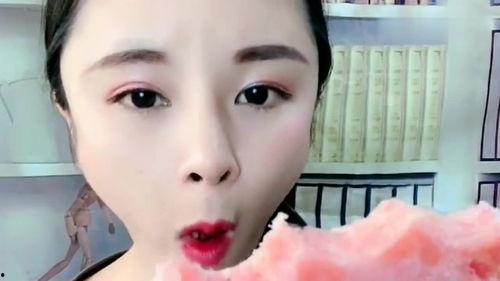 网红吃瓜纹身美女是谁,揭秘网络红人的神秘面纱