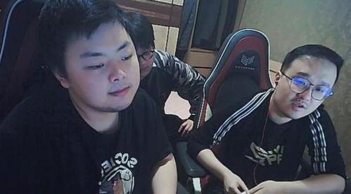 网红在李明德直播间吃瓜,瓜分欢乐，共度美食时光