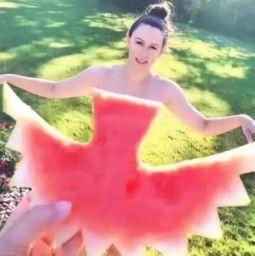 网红褒姒吃瓜,揭秘古代宫廷的娱乐生活